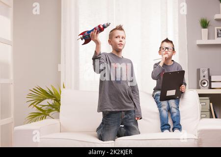 poco spazio razzo scienziati esperimenti Foto Stock