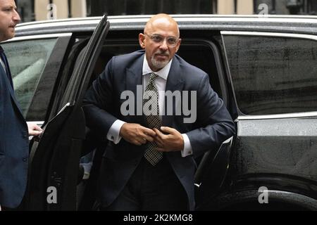 Londra, Regno Unito. 23rd Set, 2022. Nadhim Zahawi, Cancelliere del Ducato di Lancaster, arriva a una riunione del gabinetto al 10 di Downing Street Londra. Credit: Ian Davidson/Alamy Live News Foto Stock