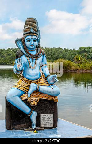 Il dio indù Shiv Ji al lago santo del cratere di Grand Bassin sull'isola di Mauritius Foto Stock