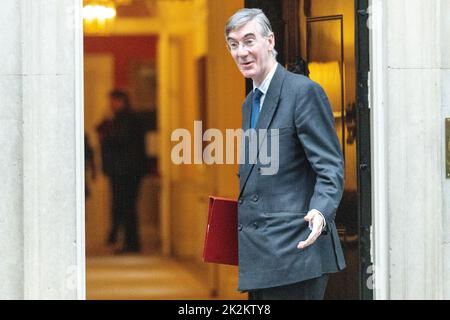 Londra, Regno Unito. 23rd Set, 2022. Jacob Rees-Mogg, segretario d'affari, arriva a una riunione del gabinetto al 10 di Downing Street Londra. Credit: Ian Davidson/Alamy Live News Foto Stock