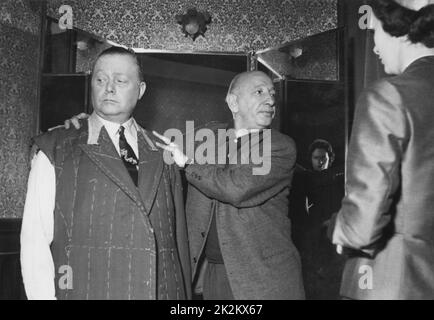 Valse brillante Direttore: Jean Boyer Francia, 1949 Jean Hébey, Jean Boyer fitting room Foto Stock