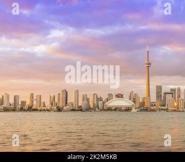 Tramonto skyline del centro di Toronto in Ontario, Canada Foto Stock