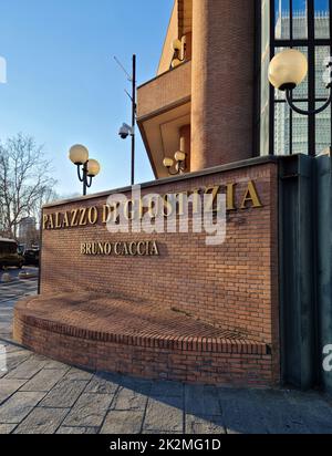 Il Palazzo di Giustizia è un posto molto importante nella vita sociale e civile italiana. Qui il Palazzo di Giustizia Bruno Caccia a Torino Foto Stock