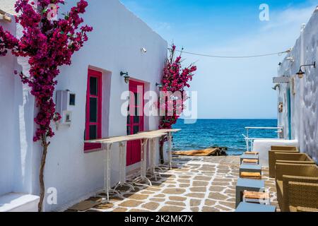 Pittoresca strada cittadina di Naousa sull'isola di Paros, Grecia Foto Stock