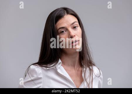 Simpatica giovane donna Foto Stock