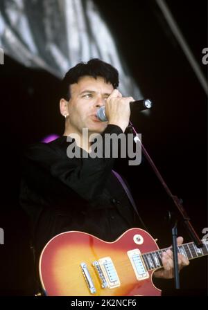 GARY NUMAN ; al V Festival, Hylands Park, Chelmsford, Regno Unito; Agosto 1996 ; Credit : Mel Longhurst / Performing Arts Images ; www.performingartsimages.com Foto Stock