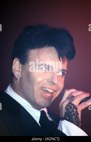 GARY NUMAN ; live at the Astoria, London, UK; 1996 ; Credit : Mel Longhurst / Performing Arts Images ; www.performingartsimages.com Foto Stock