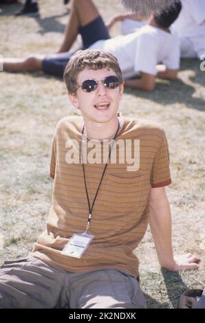 JOHN POWERS ; b. 1967, cantante-cantautore inglese e frontman della rock band, Cast ed ex bassista per il la; backstage al V Festival, Hylands Park, Chelmsford, Regno Unito; agosto 1996; Credit : Mel Longhurst / Performing Arts Images ; www.performingartsimages.com Foto Stock