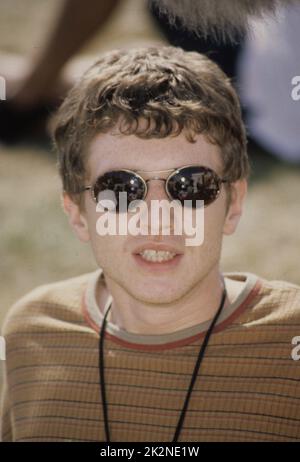 JOHN POWERS ; b. 1967, cantante-cantautore inglese e frontman della rock band, Cast ed ex bassista per il la; backstage al V Festival, Hylands Park, Chelmsford, Regno Unito; agosto 1996; Credit : Mel Longhurst / Performing Arts Images ; www.performingartsimages.com Foto Stock