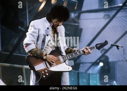 THE ROLLING STONES ; Live at Wembley Stadium, London, UK ; 12 luglio 1995 ; Credit : Mel Longhurst / Performing Arts Images ; www.performingartsimages.com Foto Stock