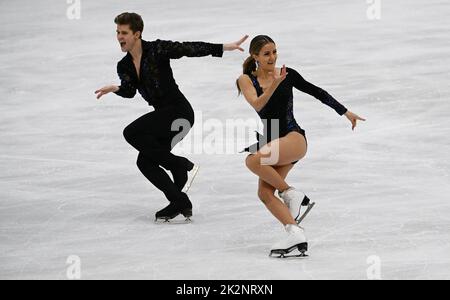 Oberstdorf, Germania. 23rd Set, 2022. Pattinaggio di figura: Serie Challenger - Trofeo Nebelhorn, Danza sul ghiaccio, programma breve. Carolane Soucisse e Shane Firus dal Canada in azione. Credit: Angelika Warmuth/dpa/Alamy Live News Foto Stock