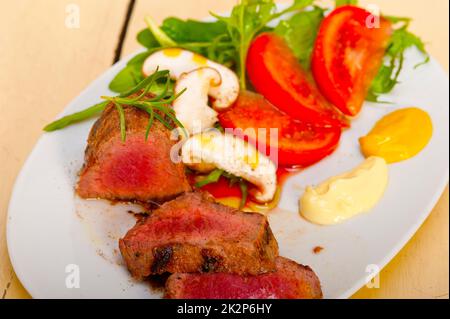 Filetto di manzo alla griglia di mignon con verdure Foto Stock