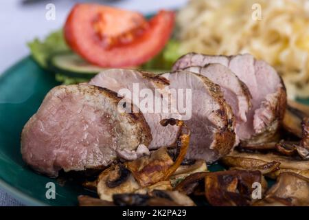 filetto di maiale con salsa di funghi Foto Stock