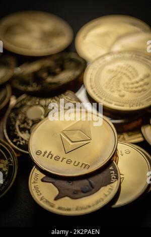 Criptovaluta di Ethereum d'oro Foto Stock