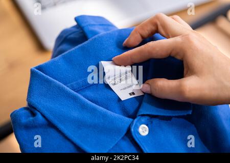 Etichetta o etichetta di istruzioni di lavaggio Foto Stock