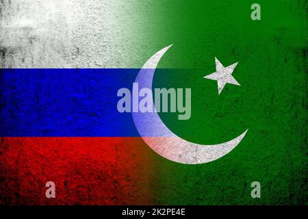 Bandiera nazionale della Federazione russa con bandiera nazionale della Repubblica del Pakistan. Grunge sfondo Foto Stock