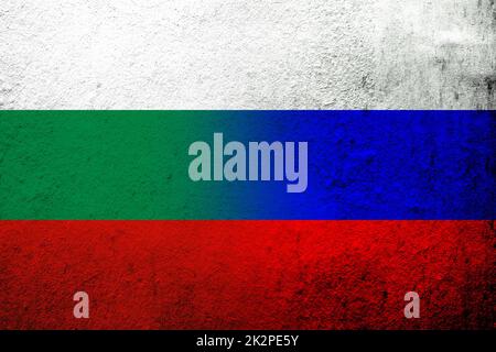 Bandiera nazionale della Federazione russa con bandiera nazionale della Repubblica di Bulgaria. Grunge sfondo Foto Stock