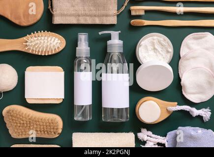 Cosmetici naturali biologici e accessori riutilizzabili per la cura della pelle e dei capelli, mockup Foto Stock