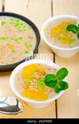 Sostanziosa del Medio Oriente e ceci Zuppa di orzo Foto Stock