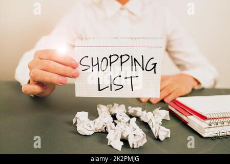 Scrittura visualizzazione testo elenco acquisti. Parola scritta sull'approccio di disciplina agli articoli di base di shopping da comprare Foto Stock