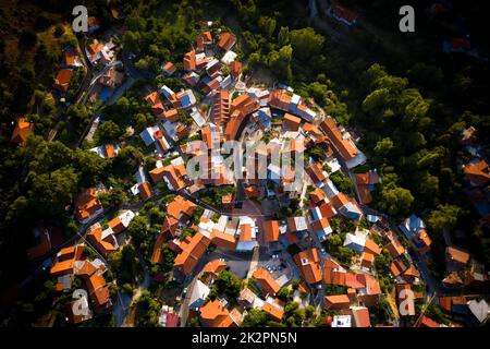 Vista dall'alto del villaggio di Foini, Cipro. Foto Stock