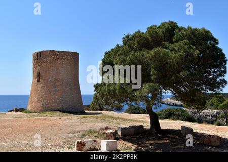 Torre di guardia a Cala Pi a Maiorca Foto Stock