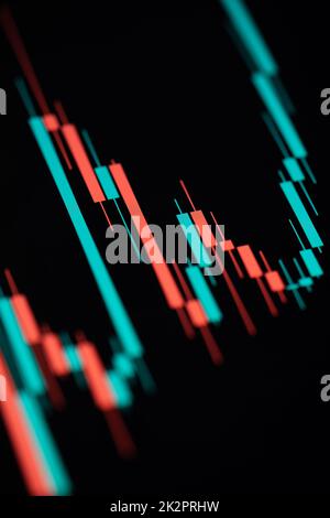 Schermo digitale con grafico di trading finanziario e trend dei prezzi di criptovaluta. Foto Stock