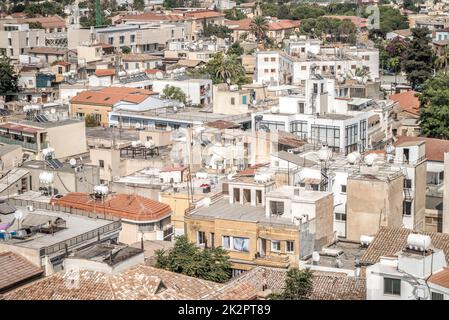 Sul tetto della città vista da sopra. La parte meridionale di Nicosia. Cipro Foto Stock