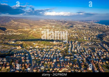 Veduta aerea di un quartiere nella periferia di Limassol. Cipro Foto Stock