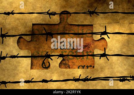 Imposta il concetto di puzzle contro barbwire Foto Stock