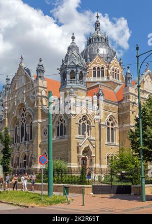 Szeged, Ungheria - 16 giugno 2021: Edificio del Tempio della Sinagoga in via Josika a Szeged, Ungheria. Foto Stock