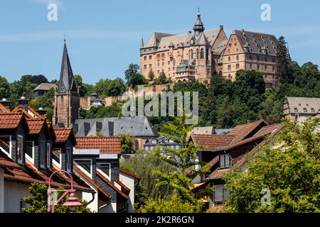 Il castello di Marburg, chiamato anche castello di Landgrave o Landgrafenschloss, sopra il centro storico di Marburg, Assia, Germania Foto Stock