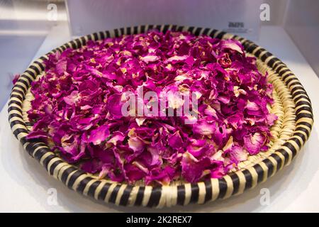 Torino, Italia. 23rd settembre 2022. Rose secche di Taif dall'Arabia Saudita all'evento Terra Madre Salone del gusto del 2022. Credit: Marco Destefanis/Alamy Live News Foto Stock