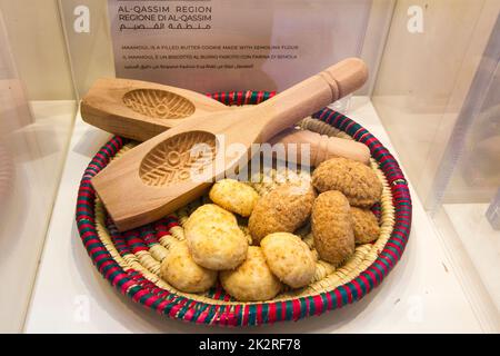 Torino, Italia. 23rd settembre 2022. Biscotti Maamoul ( معمول Ma'amoul) con stampi di legno chiamati tabe dall'Arabia Saudita a 2022 Terra Madre Salone del gusto. Credit: Marco Destefanis/Alamy Live News Foto Stock