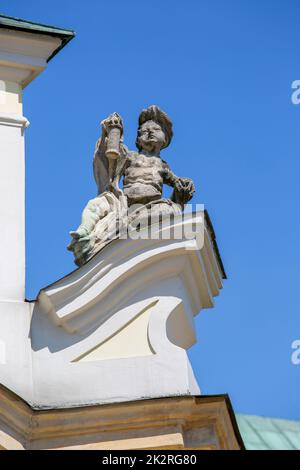 17th ° secolo barocca Chiesa di San Michele Arcangelo, statua in cima, Sandomierz, Polonia Foto Stock