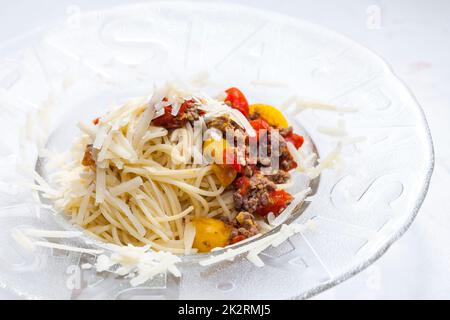 spaghetti con carne macinata e pomodori Foto Stock