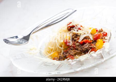 spaghetti con carne macinata e pomodori Foto Stock