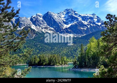 Germania, Baviera, alta Baviera, Landkreis Garmisch-Partenkirchen, montagne di Wetterstein, Zugspitze montagna, Eibsee, paesaggio, vacanza Foto Stock