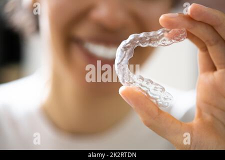 Guardia notturna dentale Aligner trasparente Foto Stock