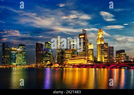 Singapore skyline di sera Foto Stock