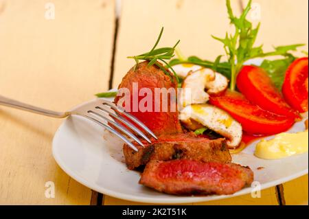 Filetto di manzo alla griglia di mignon con verdure Foto Stock