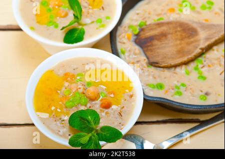 Sostanziosa del Medio Oriente e ceci Zuppa di orzo Foto Stock