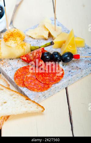 Mix di taglio a freddo su una pietra con pere fresche Foto Stock