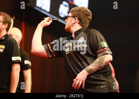 Wieze, Belgio. 23rd Set, 2022. Irish Keane Barry ha ritratto in azione durante la prima giornata del Belgian Darts Open, un torneo del Tour europeo che si svolge dal 23 settembre al 25 settembre a Wieze, venerdì 23 settembre 2022. BELGA PHOTO MARIJN DE KEYZER Credit: Agenzia Notizie Belga/Alamy Live News Foto Stock