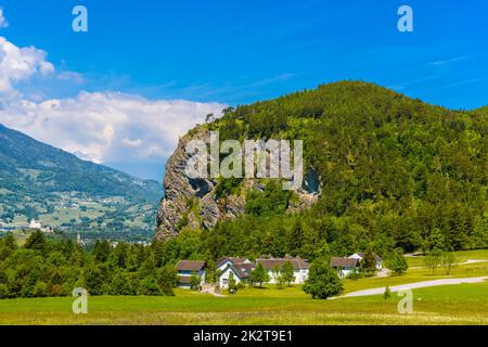 Colline montagne con foresta in Alpi, Vaduz, Oberland, Liechtenstein Foto Stock