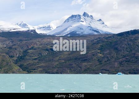 Navigazione sul lago Argentino, Patagonia paesaggio, Argentina Foto Stock