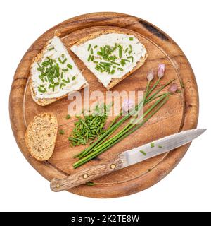 Pane con crema di formaggio e erba cipollina Foto Stock