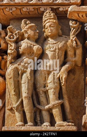 Celebri sculture dei templi di Khajuraho, India Foto Stock