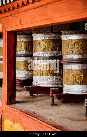 La preghiera buddista ruote in Hemis monstery. Ladakh, India Foto Stock