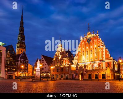 Riga Piazza del Municipio, la Casa delle Teste Nere, San Roland Statu Foto Stock